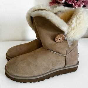 UGGS